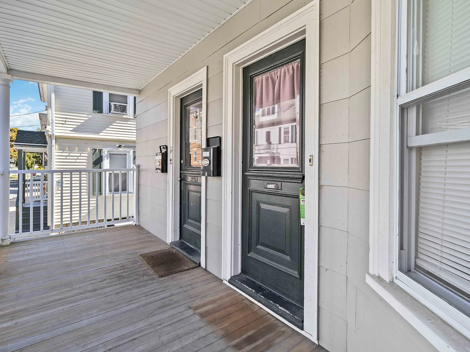 3 bed, 1200 sqft, $2,850 — Photo 2