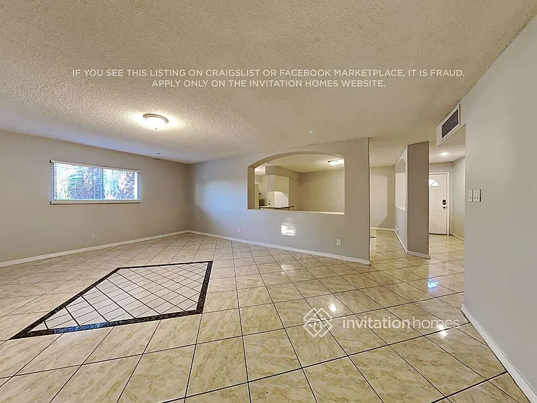 6008 N 61st Dr — Photo 4