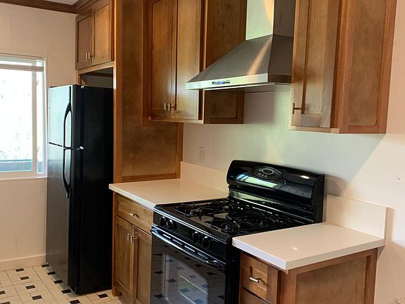 5th image of 1045 De Garmo Dr