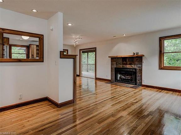 5th image of 117 Laurel Wood Dr