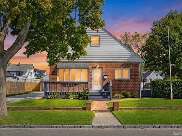 180 N 7th Street, Lindenhurst, NY 11757