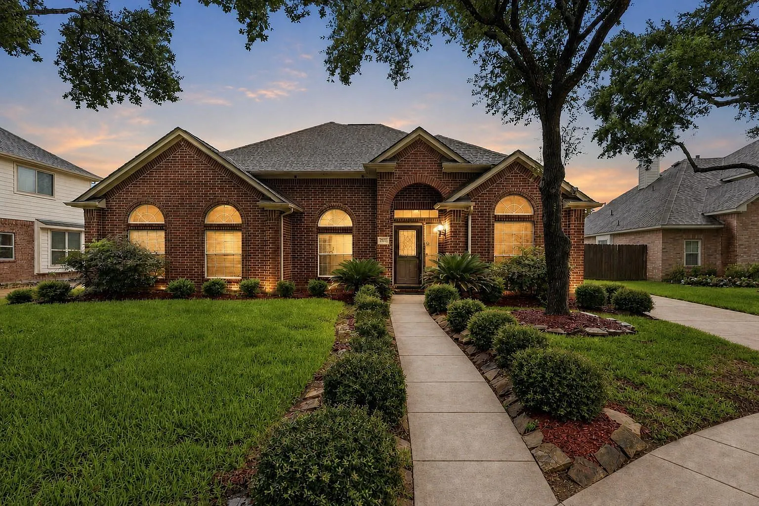 4 bed, 3.0 bath, 2599 sqft, $2,700 — Photo 2
