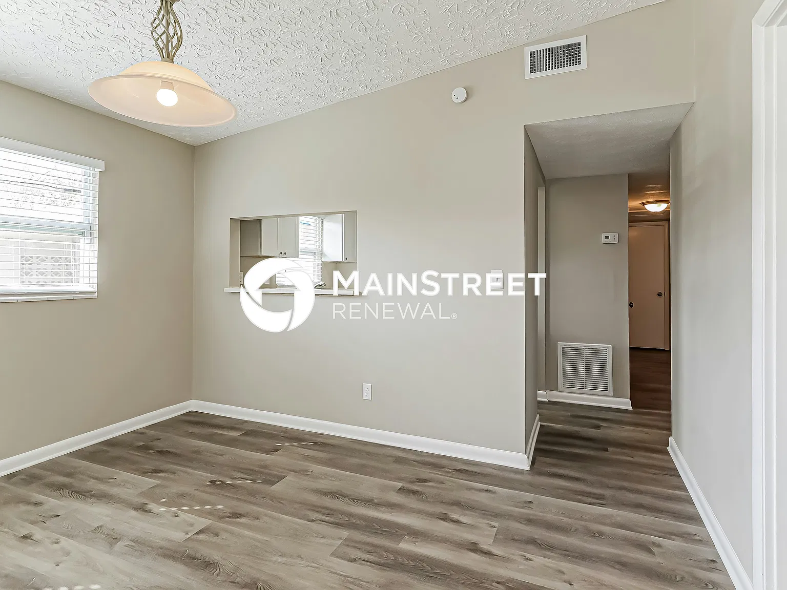 885 Westgate Dr — Photo 3