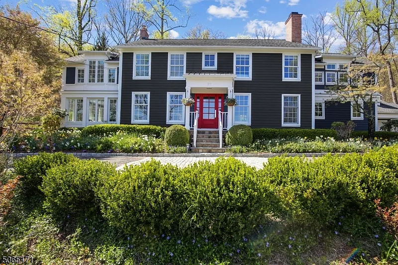 27 Old Orchard Rd photo 1