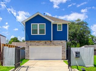 902 Lucky St, Houston, TX 77088