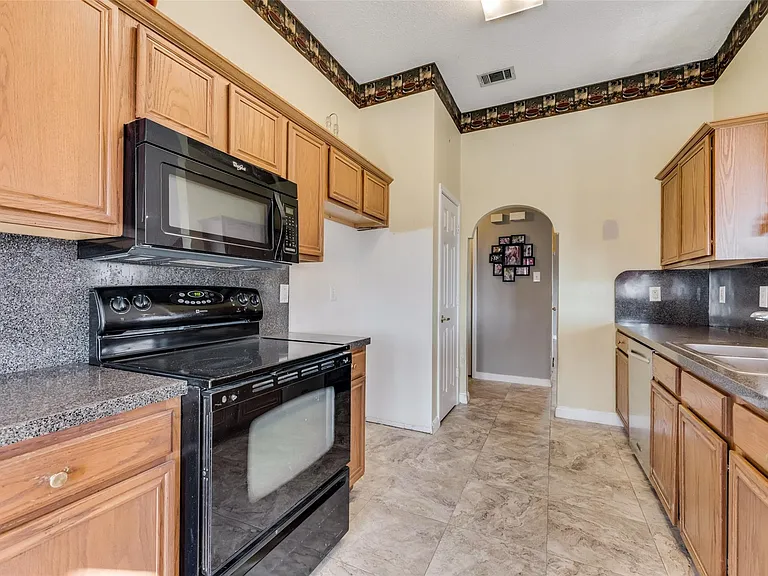 521 Brazos St — Photo 7