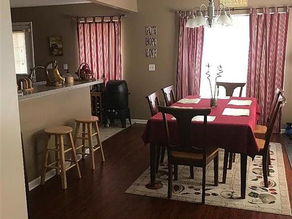 3rd image of 2834 Ballentine Blvd