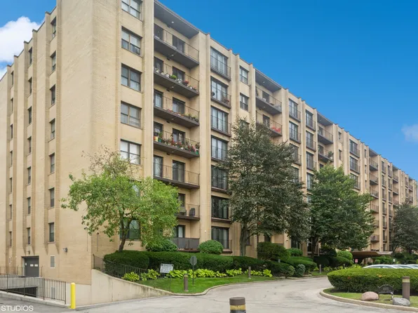 4601 W Touhy Ave APT 715, Lincolnwood, IL 60712