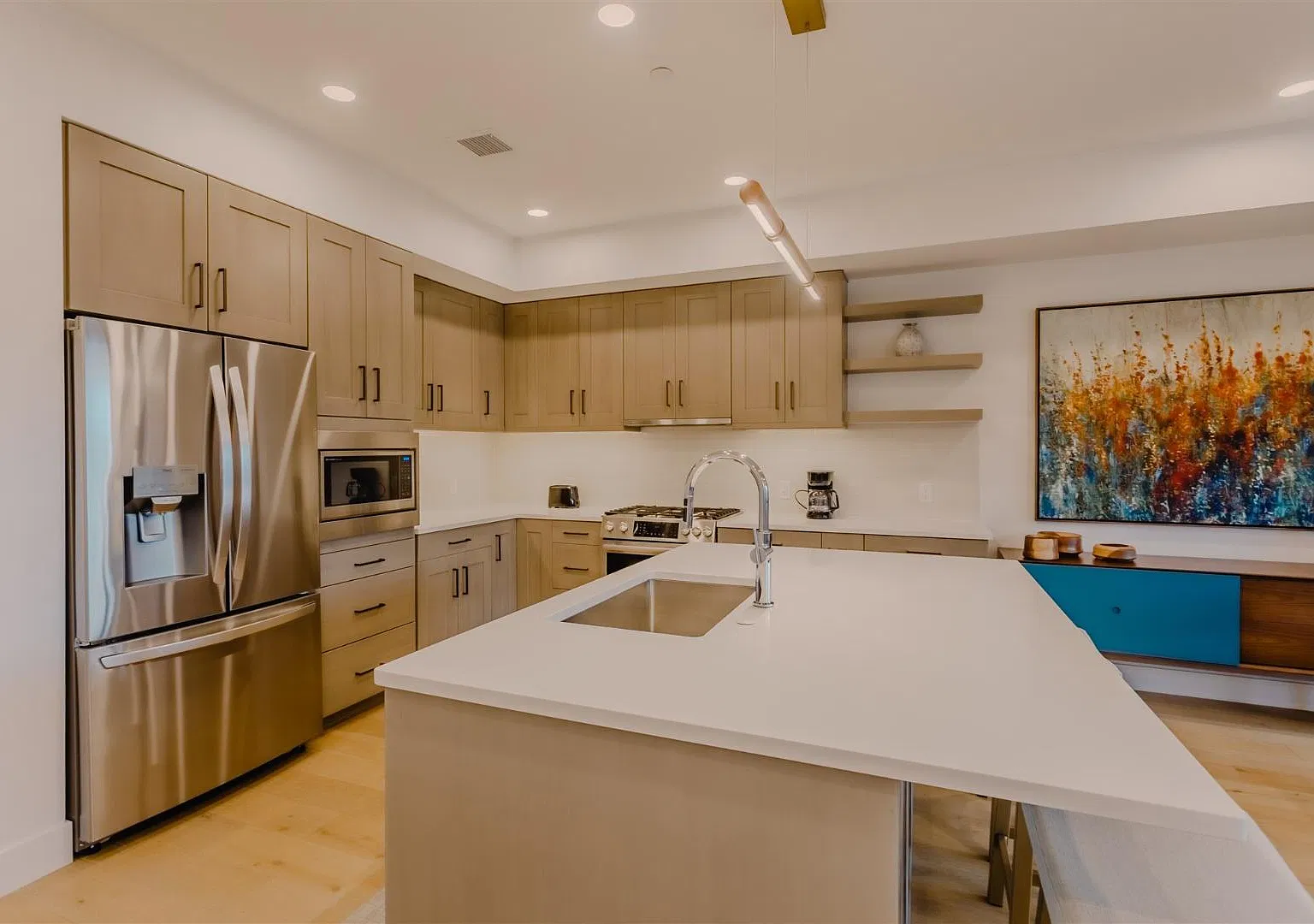 3 bed, 2101 sqft, $10,000 — Photo 3