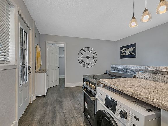3rd image of 111 13th Ave N APT 3