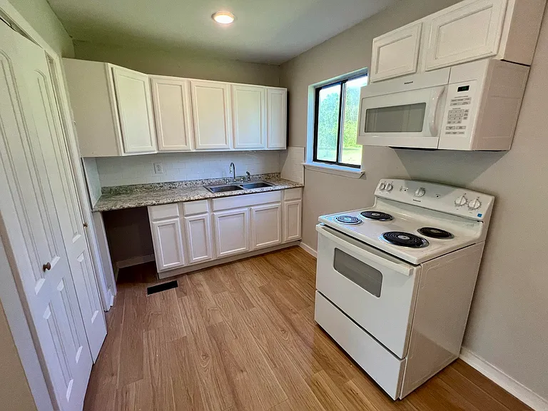 809 S Franklin St — Photo 14