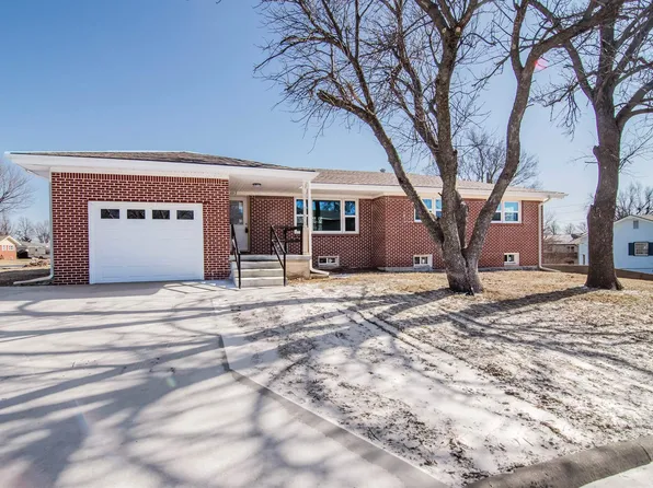 1317 Crest Hill Dr, Junction City, KS 66441
