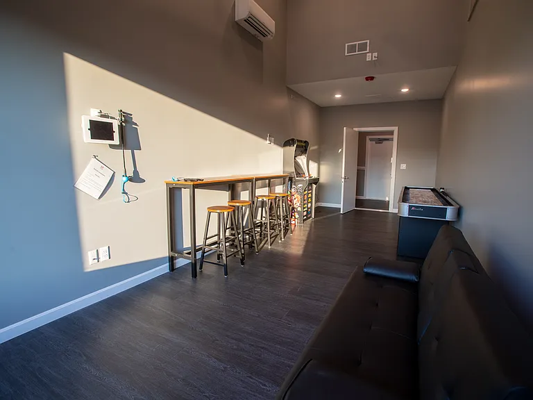 Latitude 40 Flats — Photo 1