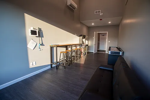 Latitude 40 Flats Photo 1