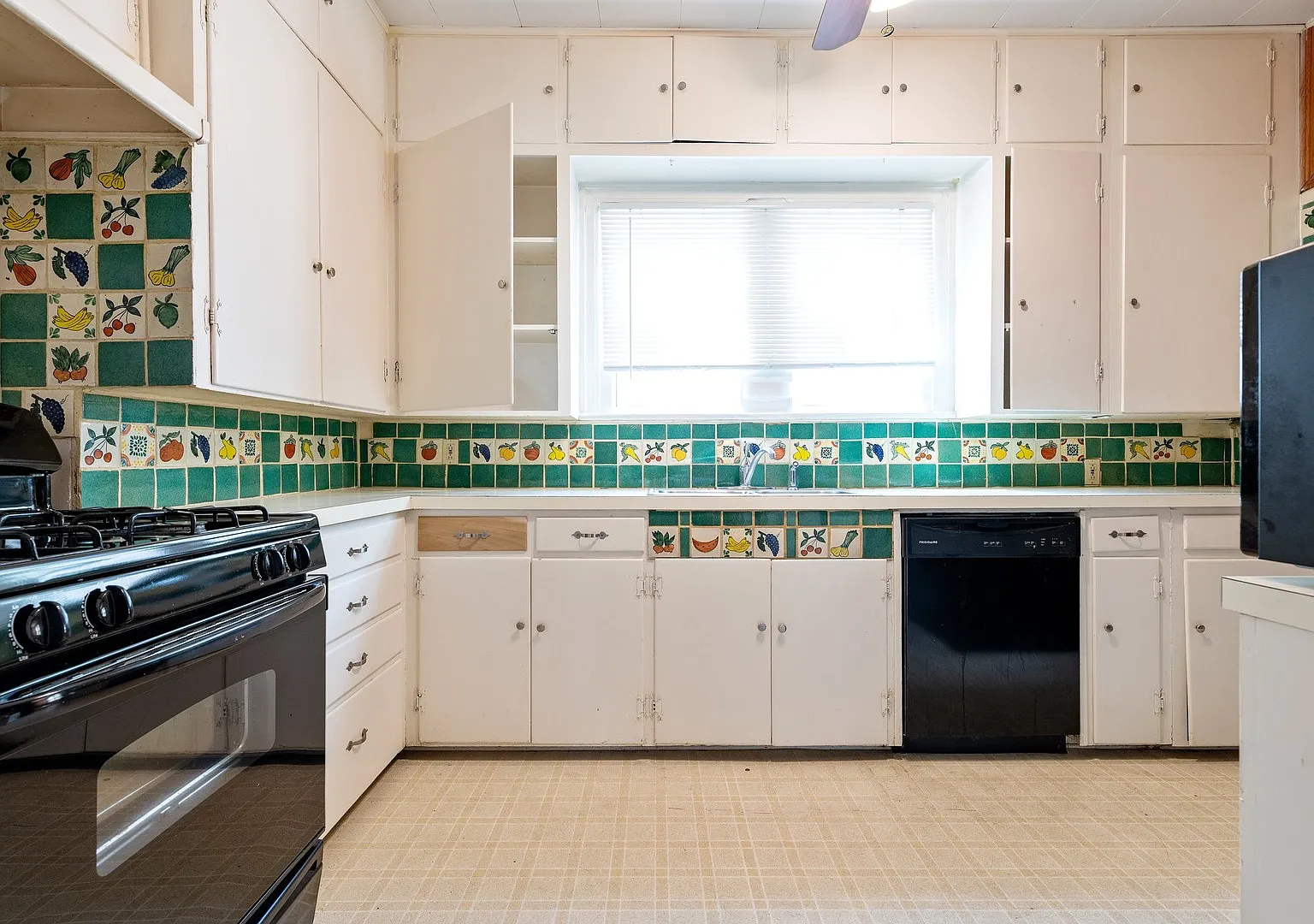 Ut Pre-Lease: 4 Bed / 2 Bath North Campus Home, Wood Floors, Spacious Rooms, Washer / Dryer, Back... — Photo 2