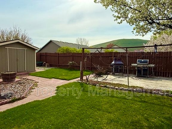 3rd image of 5508 Holly Way
