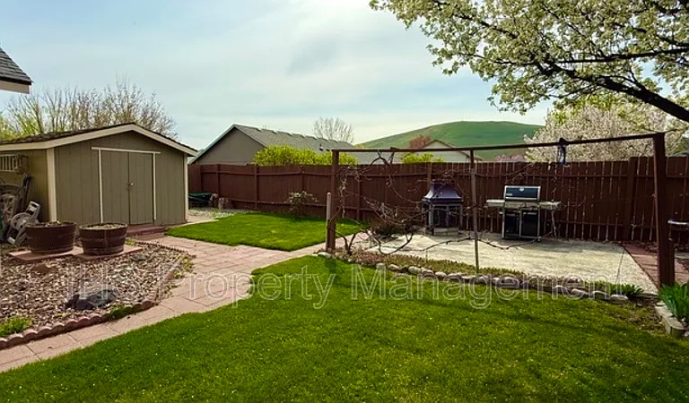 5508 Holly Way — Photo 3
