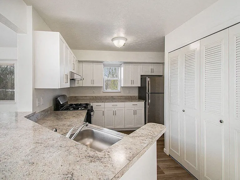 Canal 2 Apartments — Photo 66