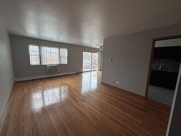 4th image of 1004 S River Rd #3301