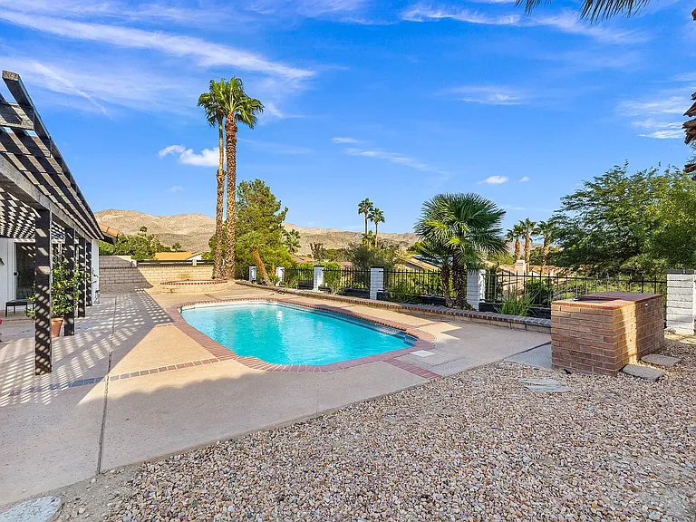 Pool and Views