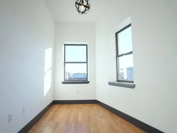 2621 Newkirk Avenue image 12 of 15