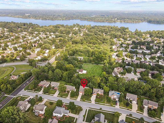 5th image of 690 Bay Dr