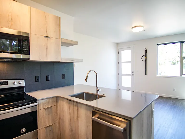 1616 SE Insley St #5 — Photo 5