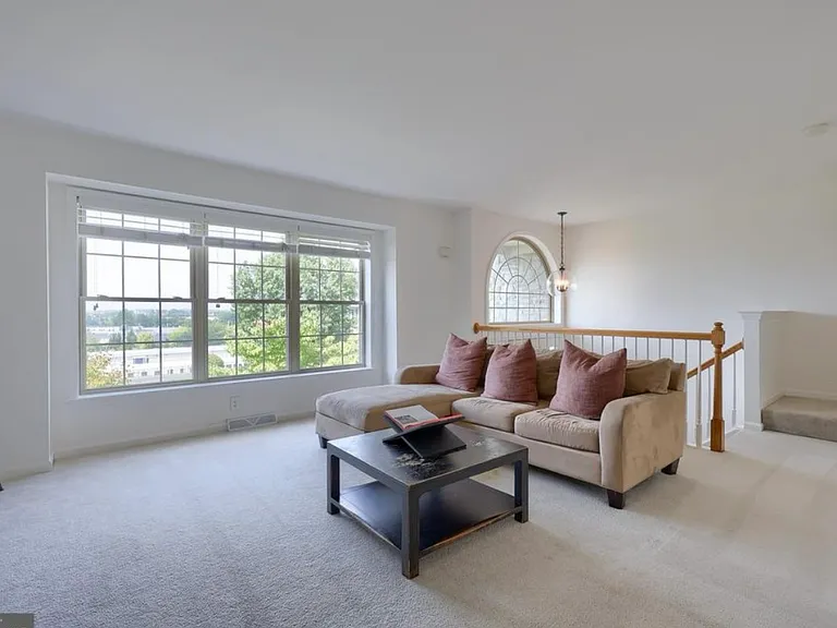 637 Royal View Dr — Photo 7