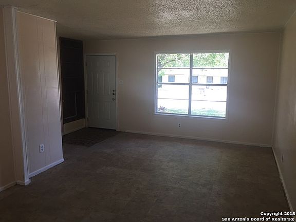 5th image of 118 Amber Valley St