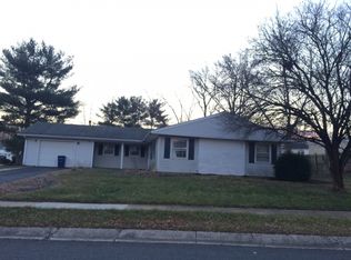 4 Newtown Ln, Willingboro, NJ 08046