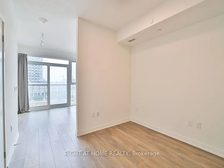 20 Richardson St #905 — Photo 3