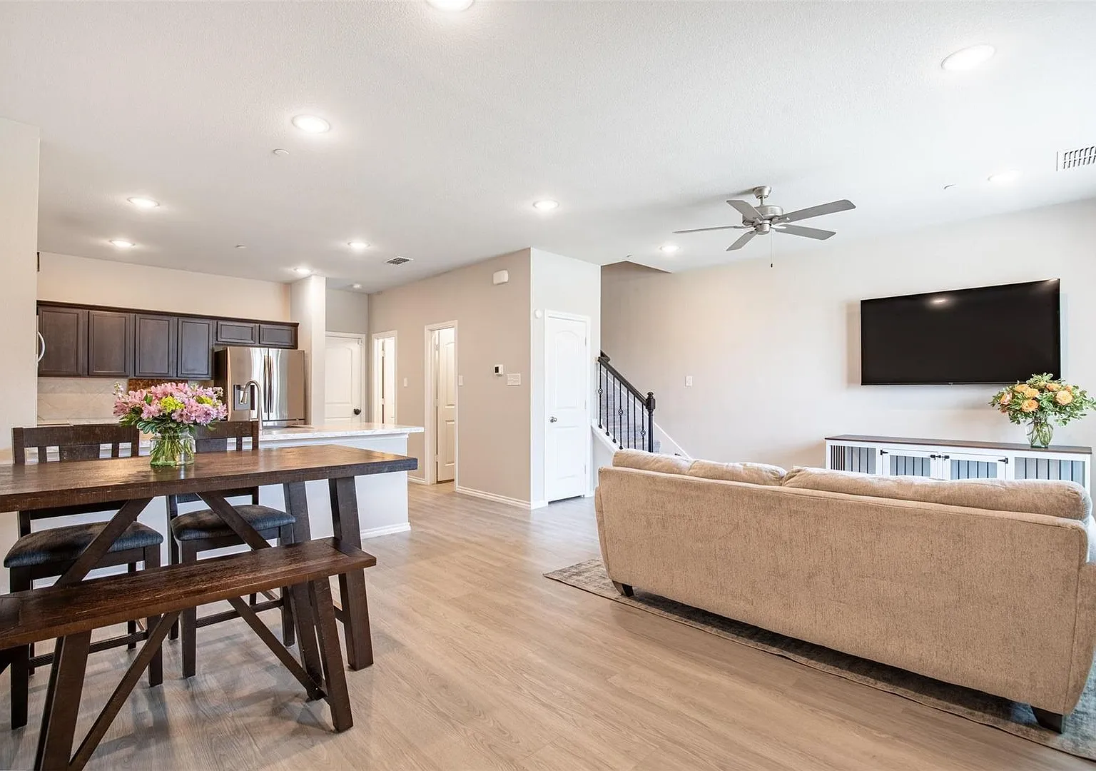 3 Bed 2.5 Bath in Brentwood across from Dentons Discovery Park — Photo 3
