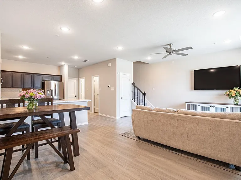 2308 Davenport Dr — Photo 3