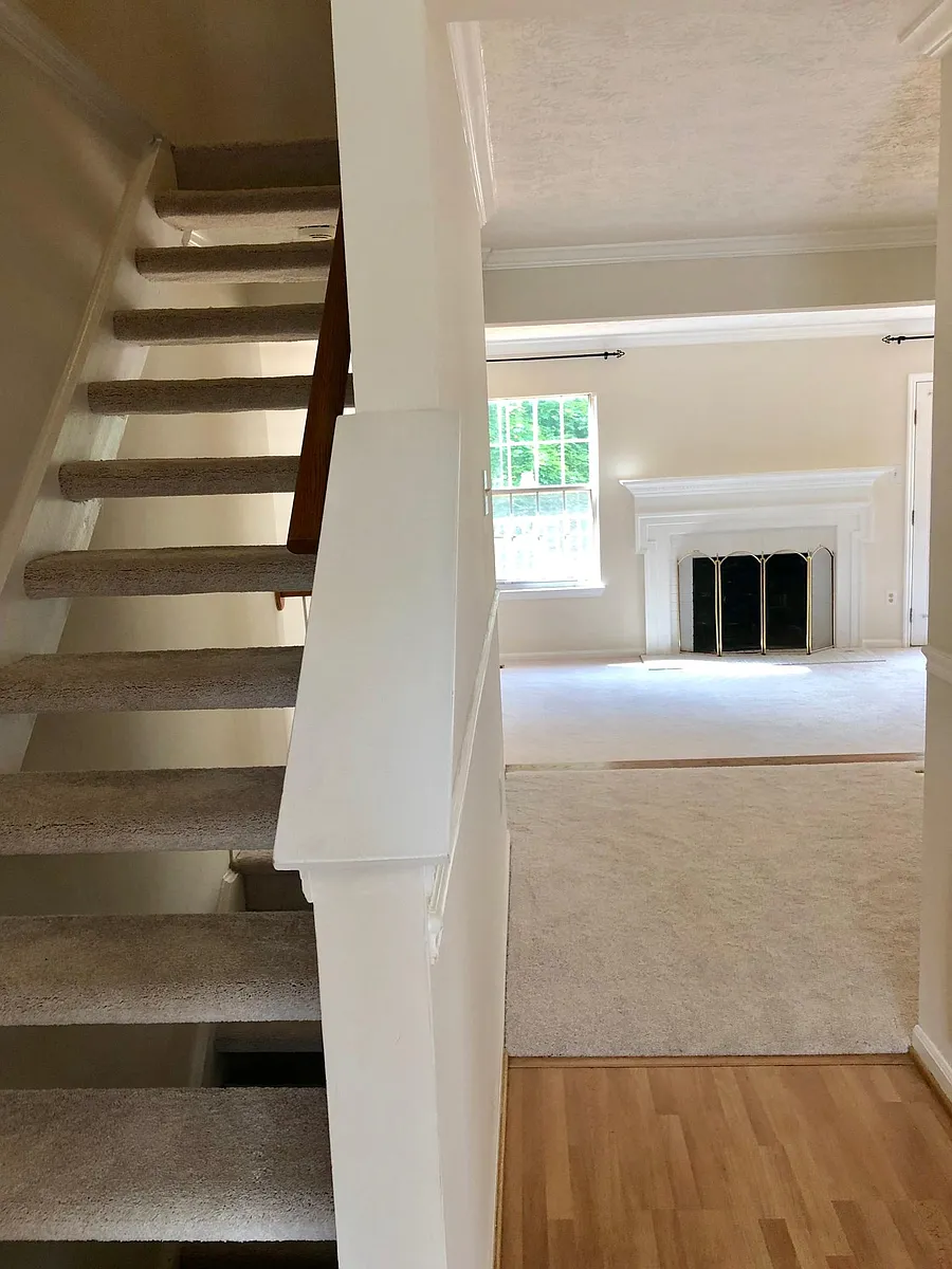 Upstairs and living room - 1003 Bayridge Ter