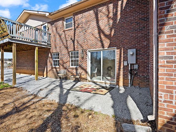 5th image of 539 Hacker Rd