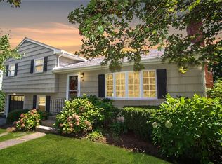 4 Bailey Ter, Middletown, RI 02842