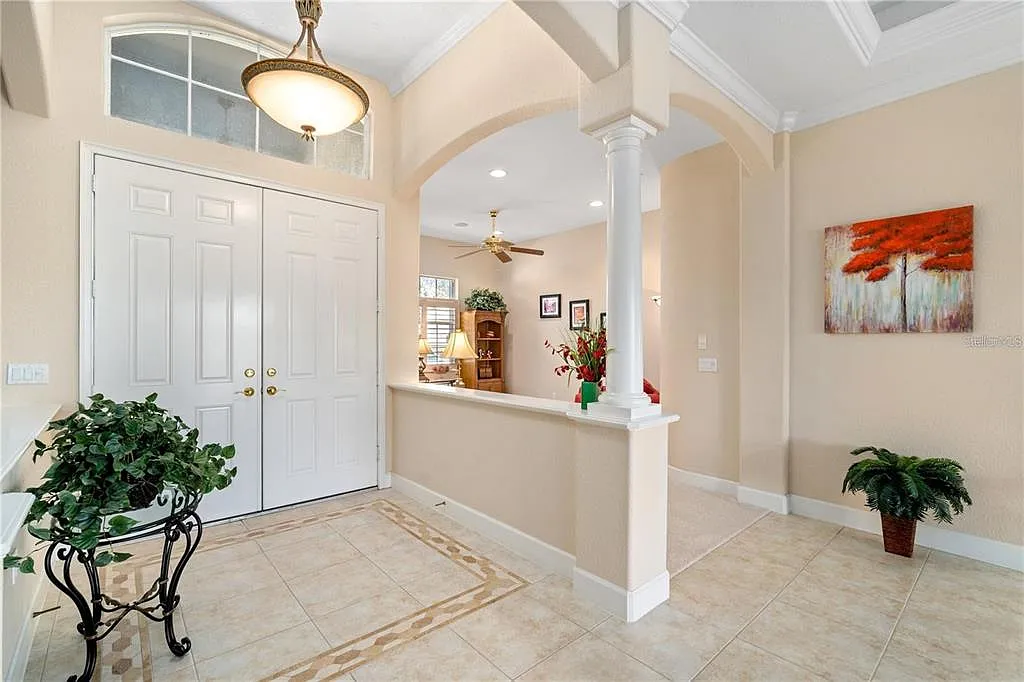 5 bed, 4.0 bath, 4130 sqft, $8,500 — Photo 3