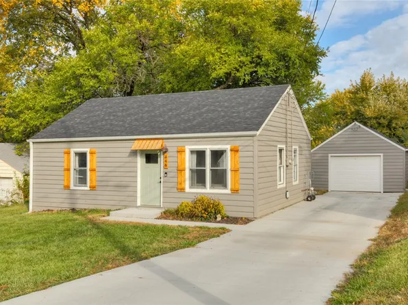 446 Hart Ave, Des Moines, IA 50315