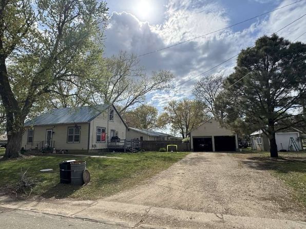 102 N Alaska St, Waterville, KS 66548