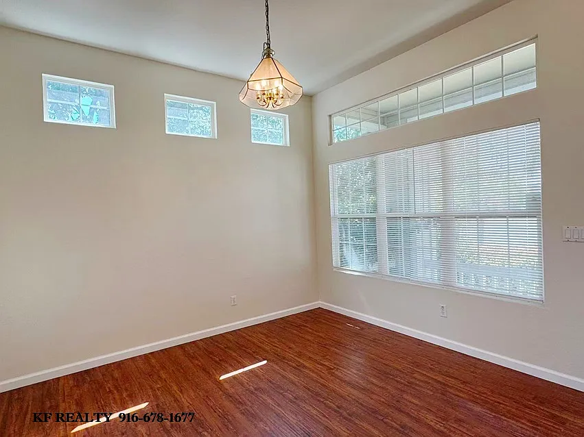 3 bed, 1451 sqft, $2,550 — Photo 2