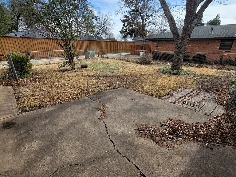 1314 Hanna Cir — Photo 16
