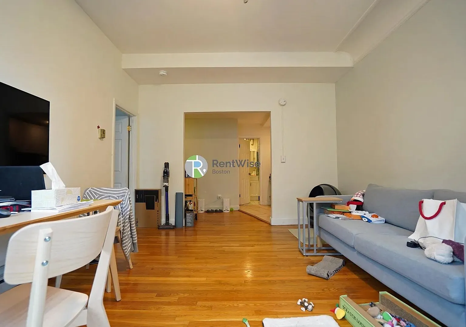 No Brokers Fee, No Security Deposit Unit in Back Bay. — Photo 4
