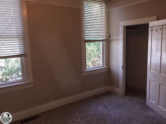 5th image of 643 Barretta St