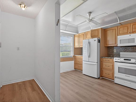 2nd image of 3101 Portofino Pt #A1