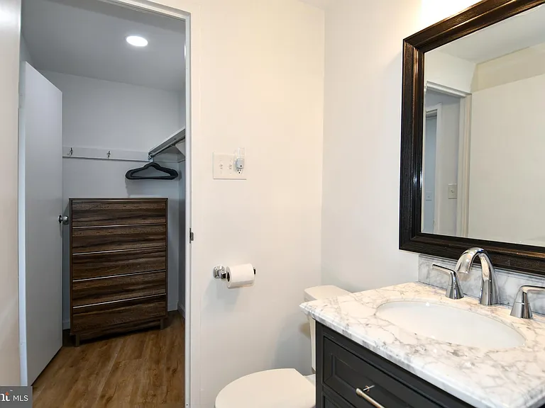 10201 Grosvenor Pl #1702 — Photo 11