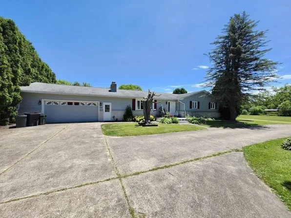 9639 Mark Rd, Erie, PA 16509