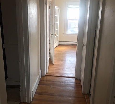 4th image of 286 Burritt St
