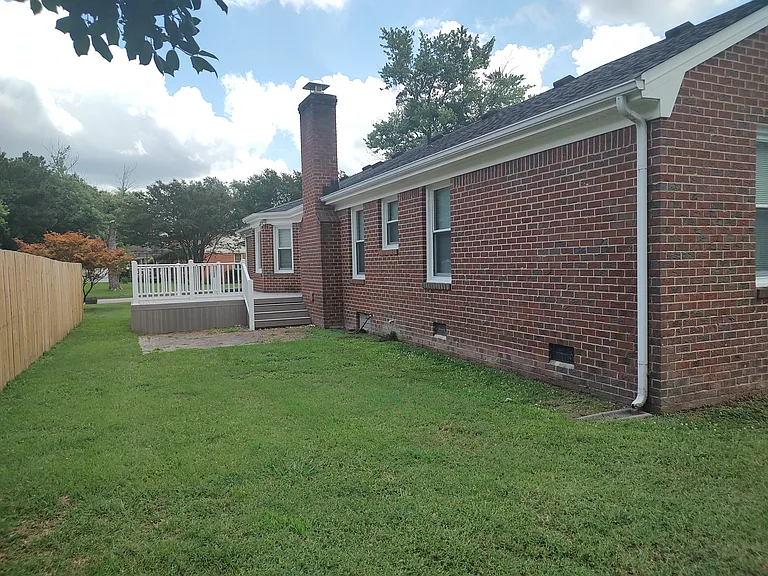 421 Currituck Dr — Photo 34