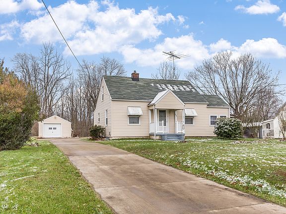 Cape Cod in East Canton