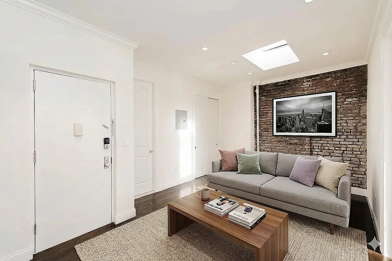338 East 55th Street — Photo 2
